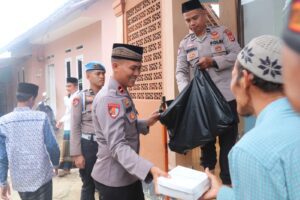 Jum’at Keliling Kapolres Lebak Polda Banten Bersama Warga di Masjid Al Barokah Desa Narimbang Mulia